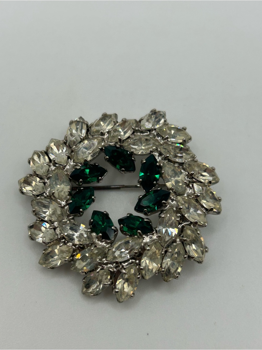 #980154-092626 Vintage white and green crystal brooch